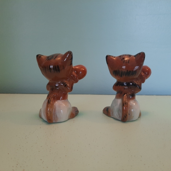 Vintage Ceramic Boxing Cats Kittens Salt & Pepper Shakers SCARCE! - Picture 4 of 13